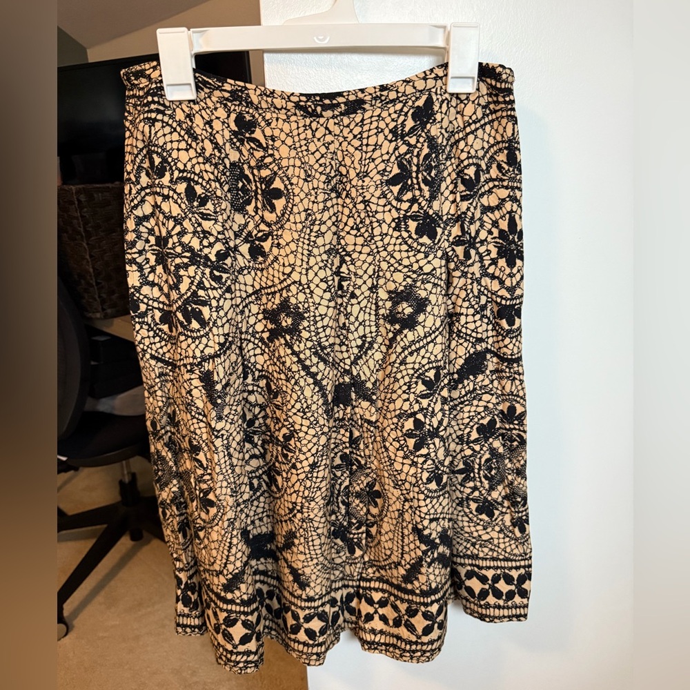 Kasper Black and Tan Printed Pencil Skirt size 8 excellent condition